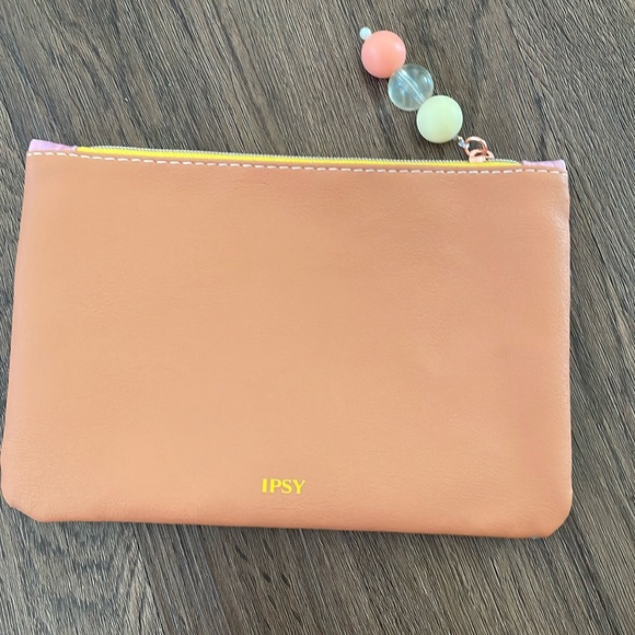 IPSI Makeup Cosmetics Women Size 7” let & 4” high NWT - Picture 1 of 3